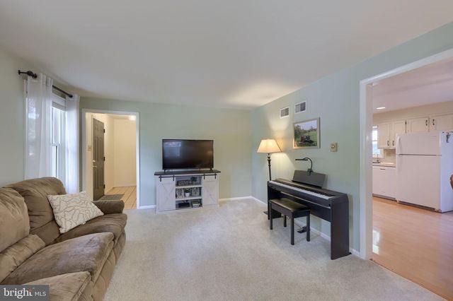 1226 W LEXINGTON RD, Manheim, PA 17545