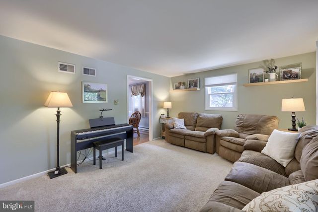 1226 W LEXINGTON RD, Manheim, PA 17545