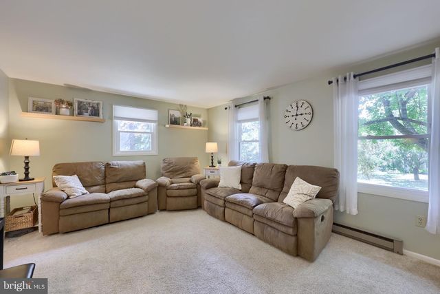 1226 W LEXINGTON RD, Manheim, PA 17545