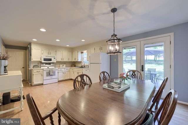 1226 W LEXINGTON RD, Manheim, PA 17545