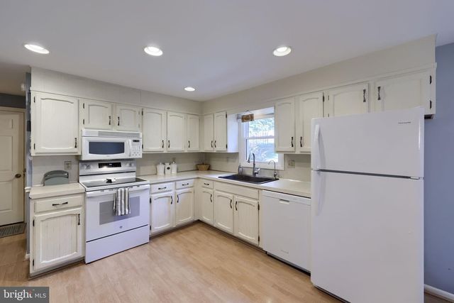 1226 W LEXINGTON RD, Manheim, PA 17545