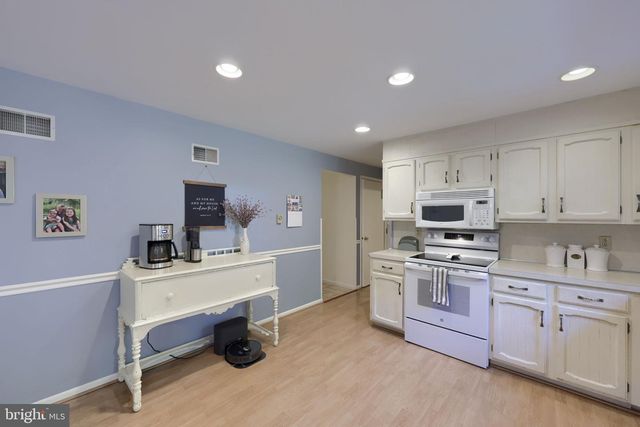 1226 W LEXINGTON RD, Manheim, PA 17545