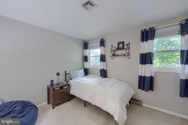 1226 W LEXINGTON RD, Manheim, PA 17545