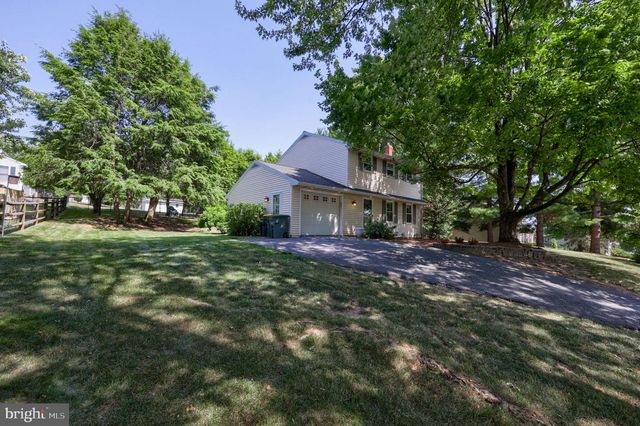 1226 W LEXINGTON RD, Manheim, PA 17545