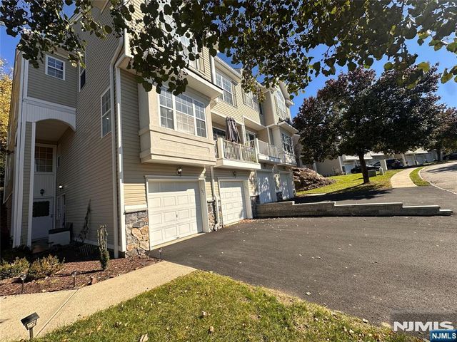 132 Summit Ridge, Pompton Lakes, NJ 07442