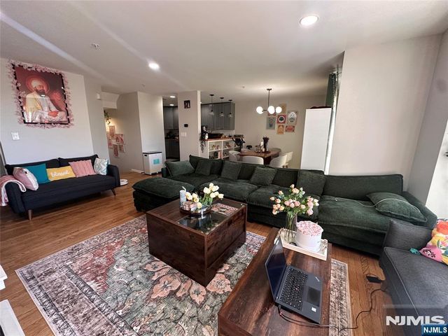 132 Summit Ridge, Pompton Lakes, NJ 07442