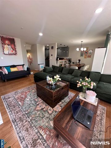 132 Summit Ridge, Pompton Lakes, NJ 07442