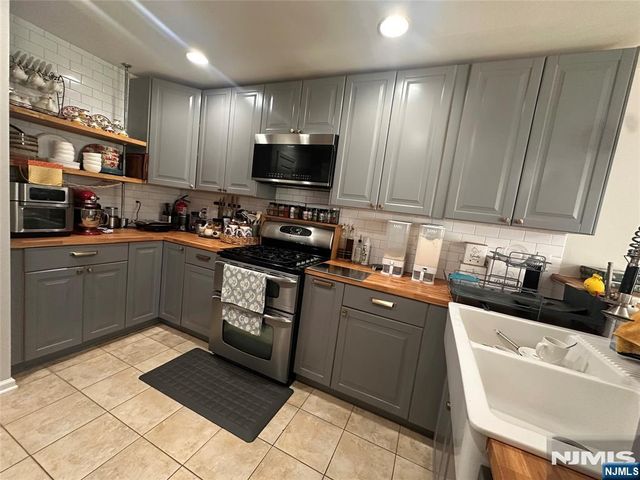 132 Summit Ridge, Pompton Lakes, NJ 07442