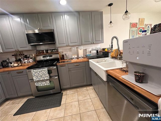 132 Summit Ridge, Pompton Lakes, NJ 07442