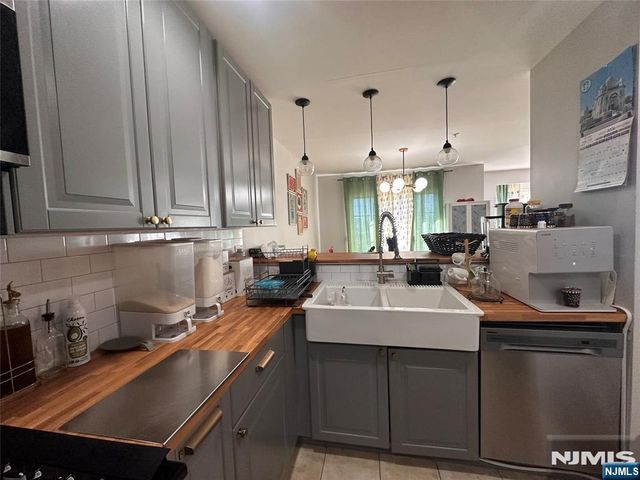 132 Summit Ridge, Pompton Lakes, NJ 07442