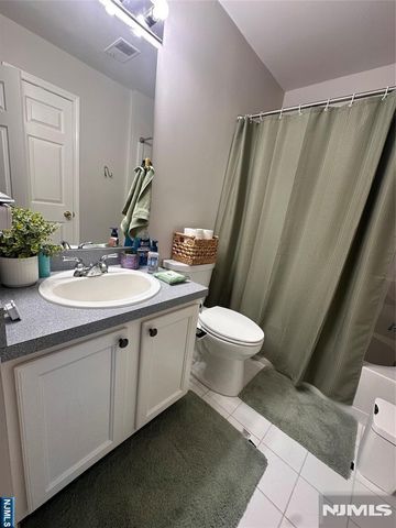 132 Summit Ridge, Pompton Lakes, NJ 07442