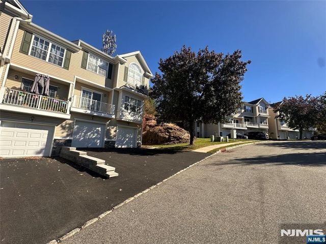 132 Summit Ridge, Pompton Lakes, NJ 07442