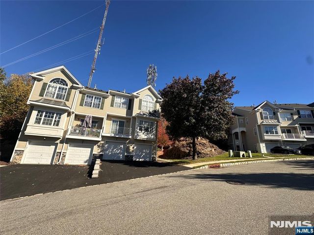 132 Summit Ridge, Pompton Lakes, NJ 07442