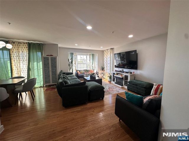 132 Summit Ridge, Pompton Lakes, NJ 07442