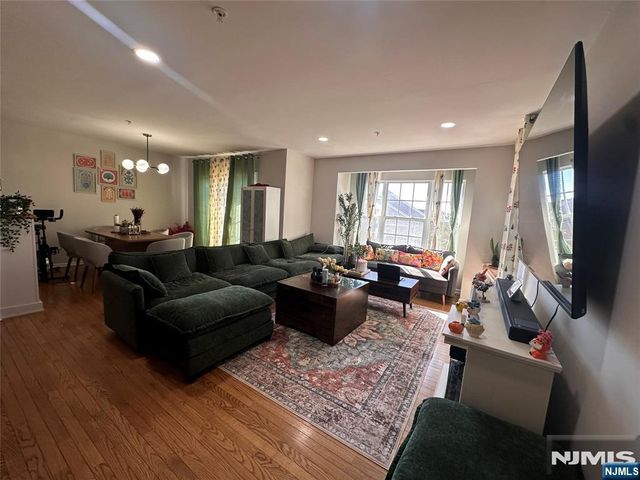 132 Summit Ridge, Pompton Lakes, NJ 07442