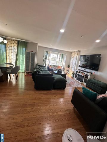 132 Summit Ridge, Pompton Lakes, NJ 07442