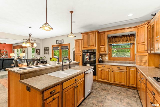 15307 N 7TH Street, Chillicothe, IL 61523