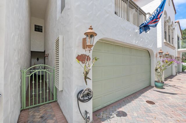 2932 Hidden Harbour Court, Dania Beach, FL 33312