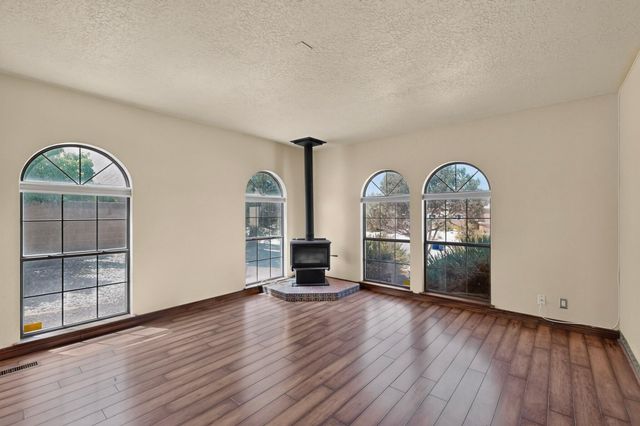 4908 Calle De Luna NE, Albuquerque, NM 87111