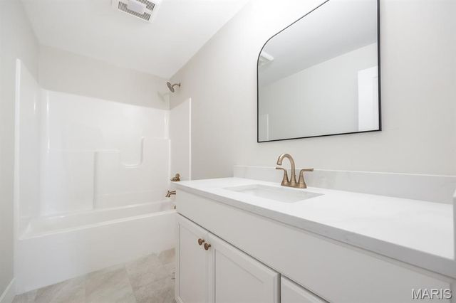 801 Golden Bell, O'fallon, IL 62269