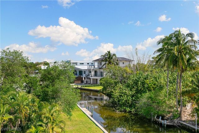27570 Tarpon WAY, Bonita Springs, FL 34134