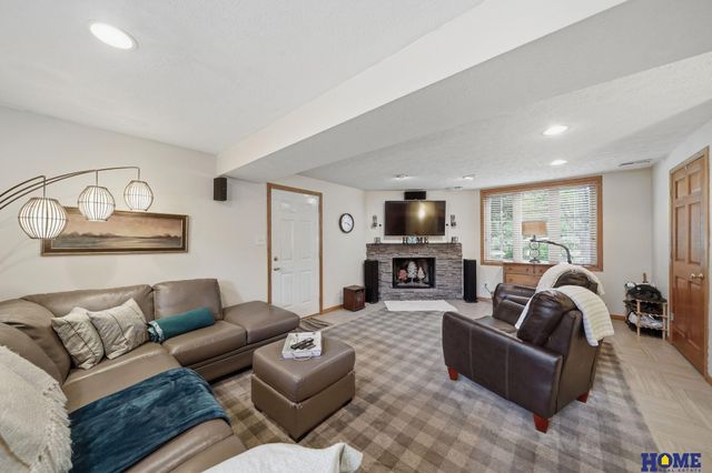 815 Anthony Lane, Lincoln, NE 68520