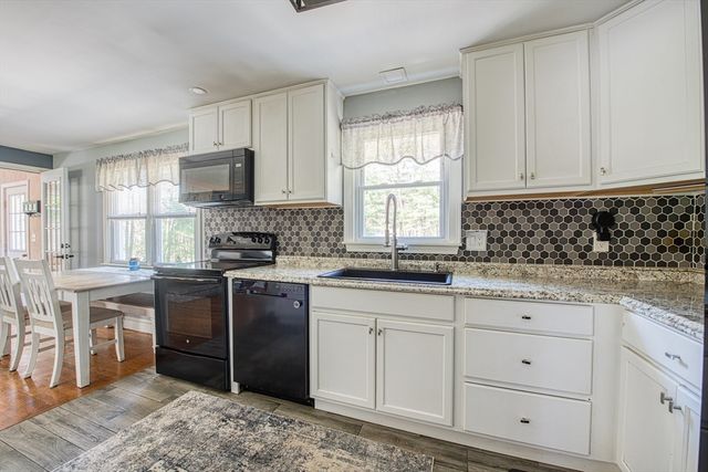 35 Pinecrest Dr, Taunton, MA 02780