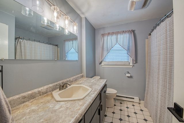35 Pinecrest Dr, Taunton, MA 02780