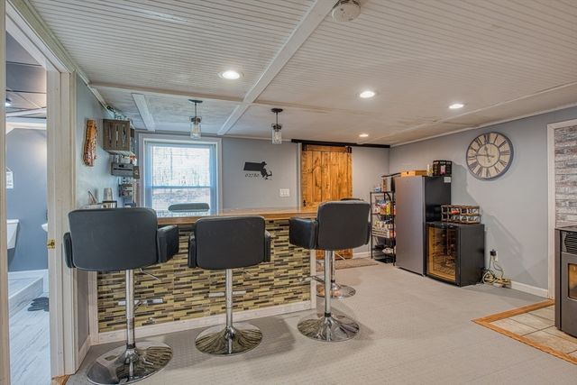 35 Pinecrest Dr, Taunton, MA 02780