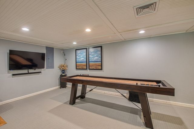 35 Pinecrest Dr, Taunton, MA 02780