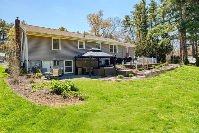 35 Pinecrest Dr, Taunton, MA 02780