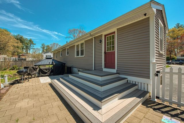 35 Pinecrest Dr, Taunton, MA 02780
