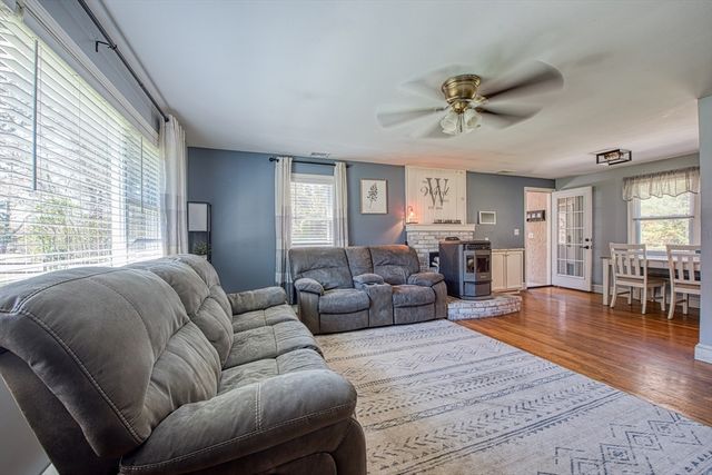 35 Pinecrest Dr, Taunton, MA 02780