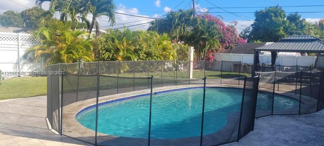 8811 SW 54th Ter 8811, Miami, FL 33165