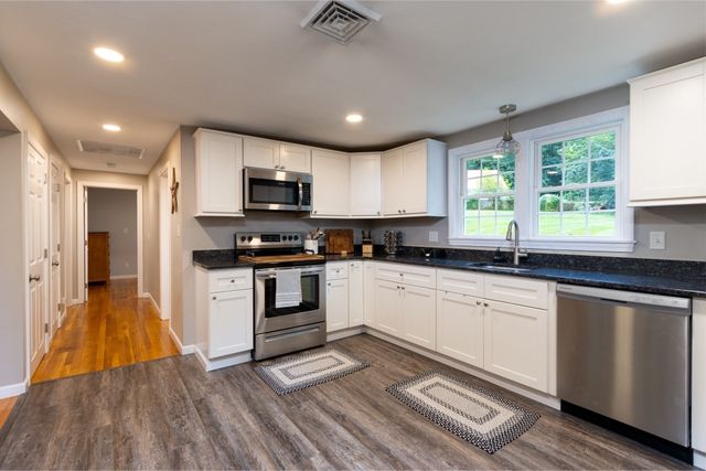 113 Charlton Rd, Spencer, MA 01562