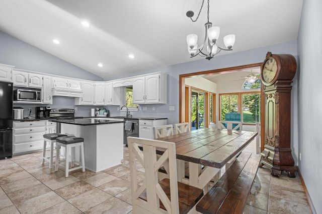 720 HICKORY VALLEY COURT, De Pere, WI 54115