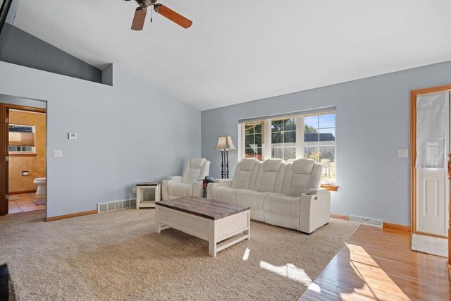 720 HICKORY VALLEY COURT, De Pere, WI 54115