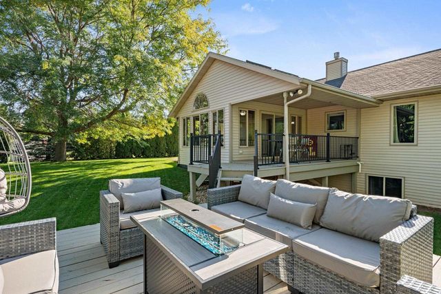 720 HICKORY VALLEY COURT, De Pere, WI 54115