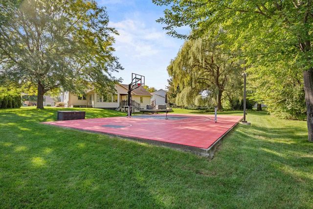 720 HICKORY VALLEY COURT, De Pere, WI 54115