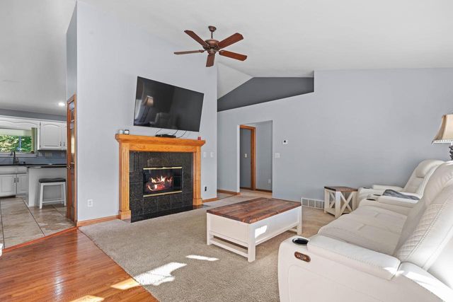 720 HICKORY VALLEY COURT, De Pere, WI 54115