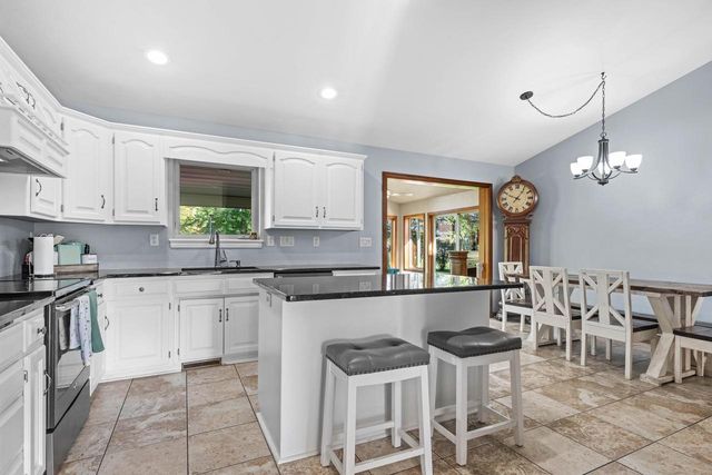 720 HICKORY VALLEY COURT, De Pere, WI 54115