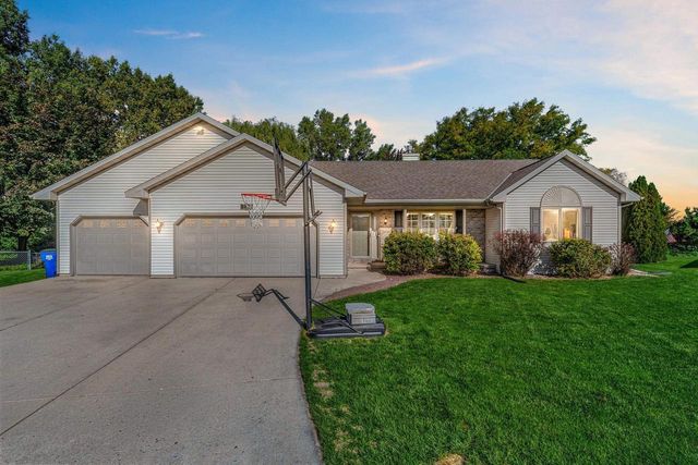 720 HICKORY VALLEY COURT, De Pere, WI 54115