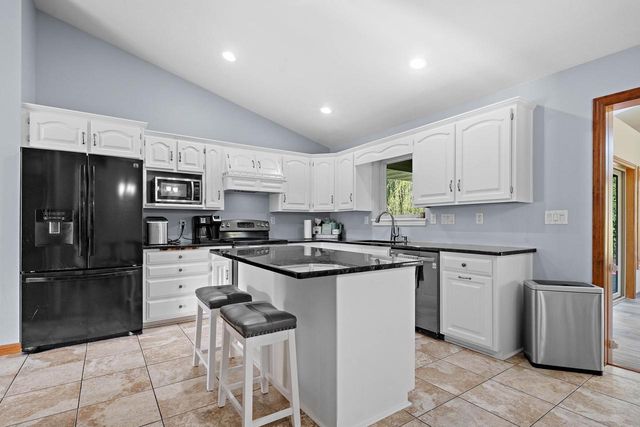720 HICKORY VALLEY COURT, De Pere, WI 54115