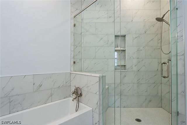 400 L Ambiance CIR 206, Naples, FL 34108