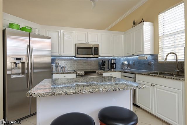 400 L Ambiance CIR 206, Naples, FL 34108