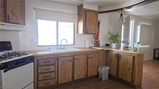 4633 East Royal Ridge Boulevard, Las Vegas, NV 89103