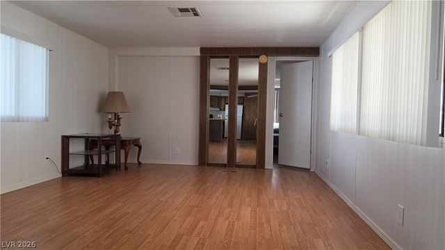4633 East Royal Ridge Boulevard, Las Vegas, NV 89103