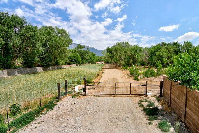900 Sanchez Road, Corrales, NM 87048