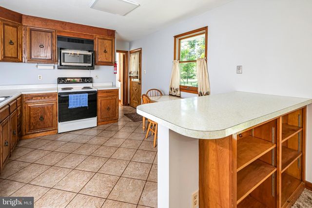 198 HOLLOW RD, Skillman, NJ 08558