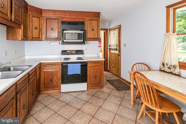 198 HOLLOW RD, Skillman, NJ 08558